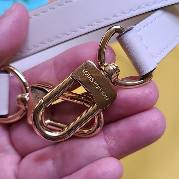 BNEW UNUSED LOUIS VUITTON OFF WHITE ADJUSTABLE CROSSBODY LEATHER STRAP GOLD HW - Picture 8 of 10